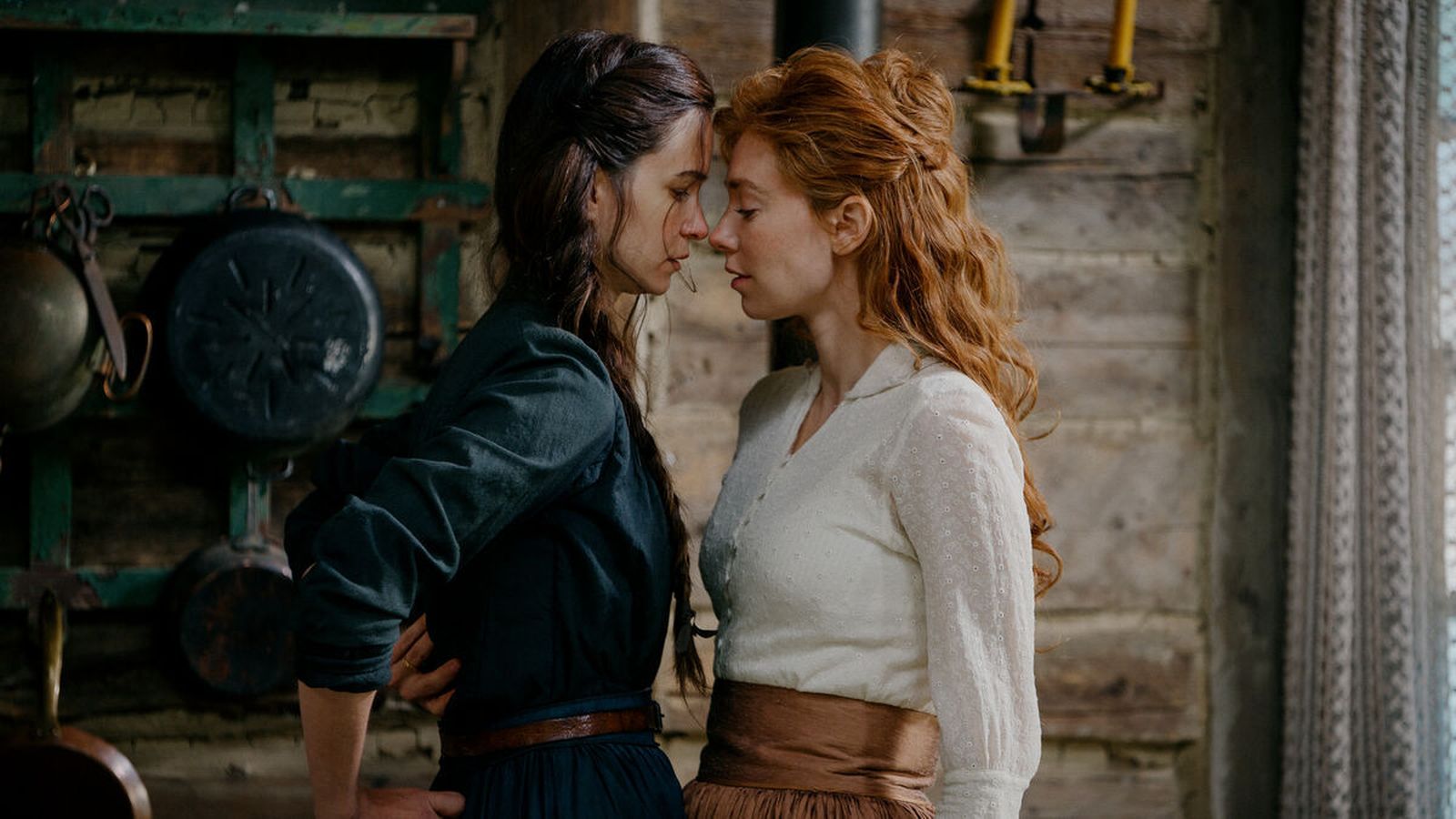 Katherine Waterstone y Vanessa Kirby, protagonistas del filme.