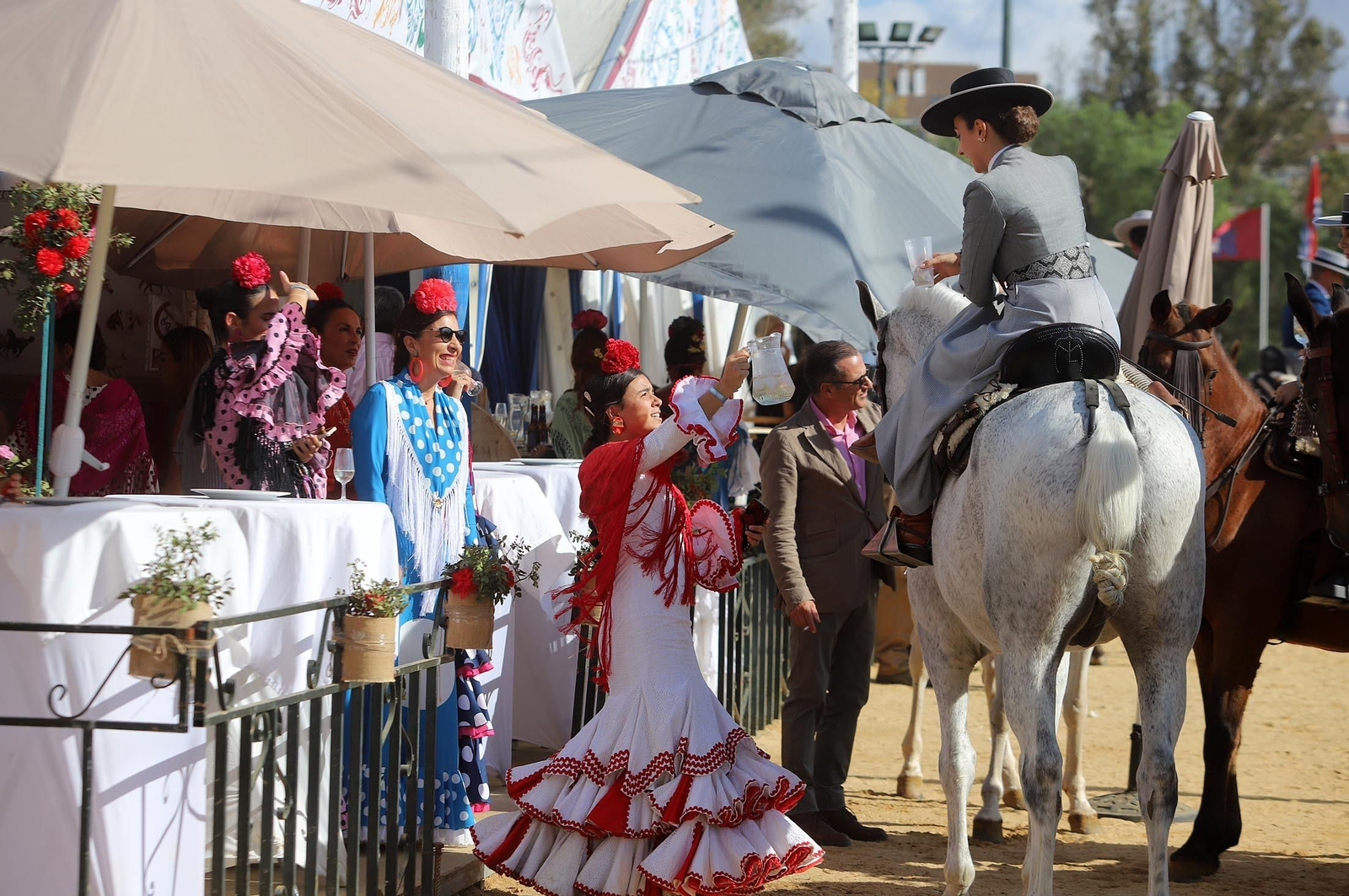 Feria del Caballo 2023: Imágenes del ambiente en la tarde del sábado