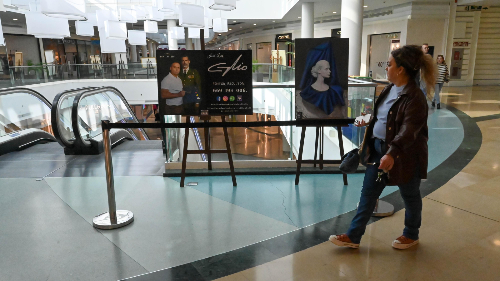 Las fotos de la Exposición 'Realismo: entre el retrato y el bodegón' de José Luis Guio