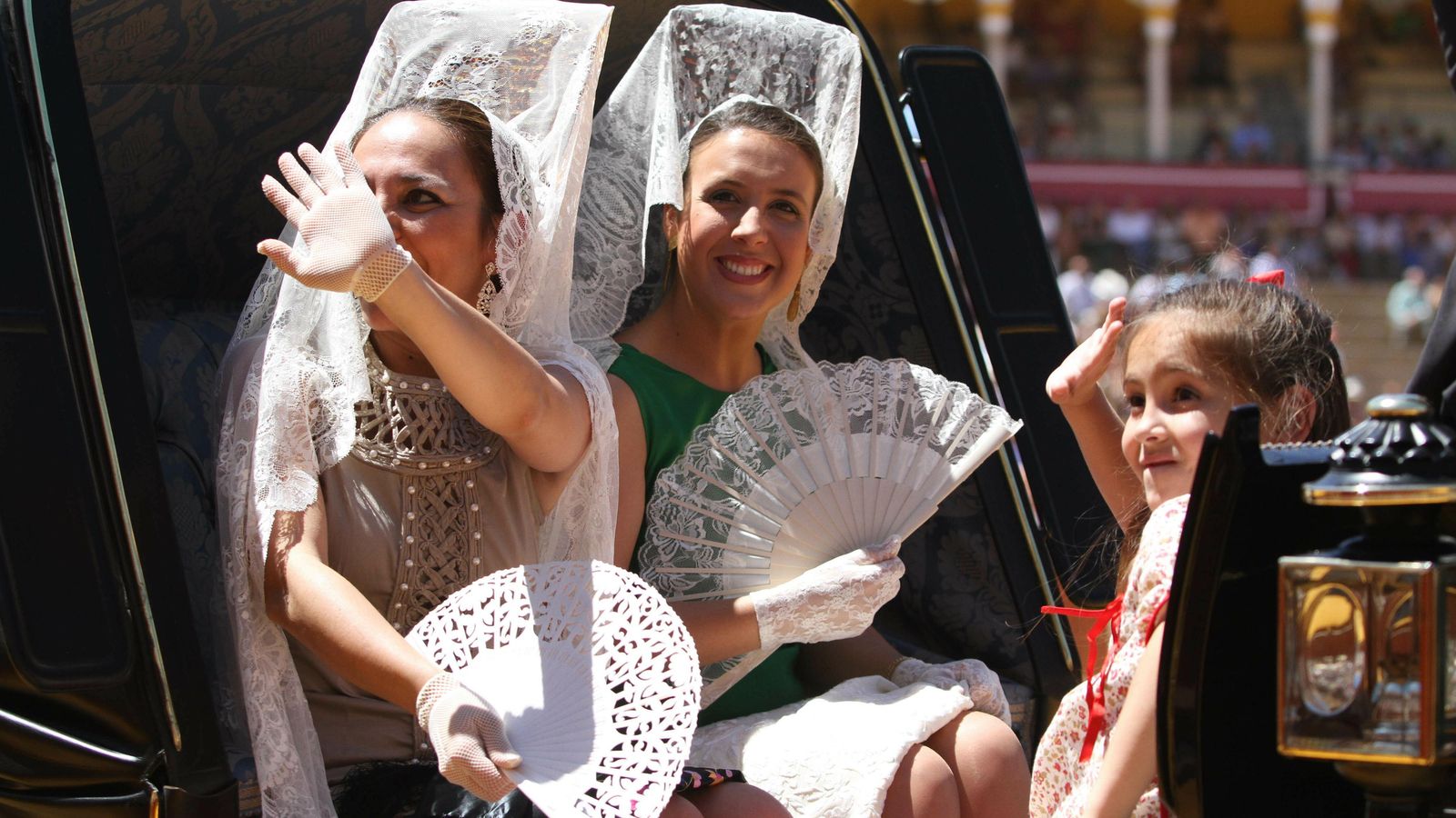 Señoras vestidas con mantillas blancas en la Exhibición de Enganches, en una edición pasada.