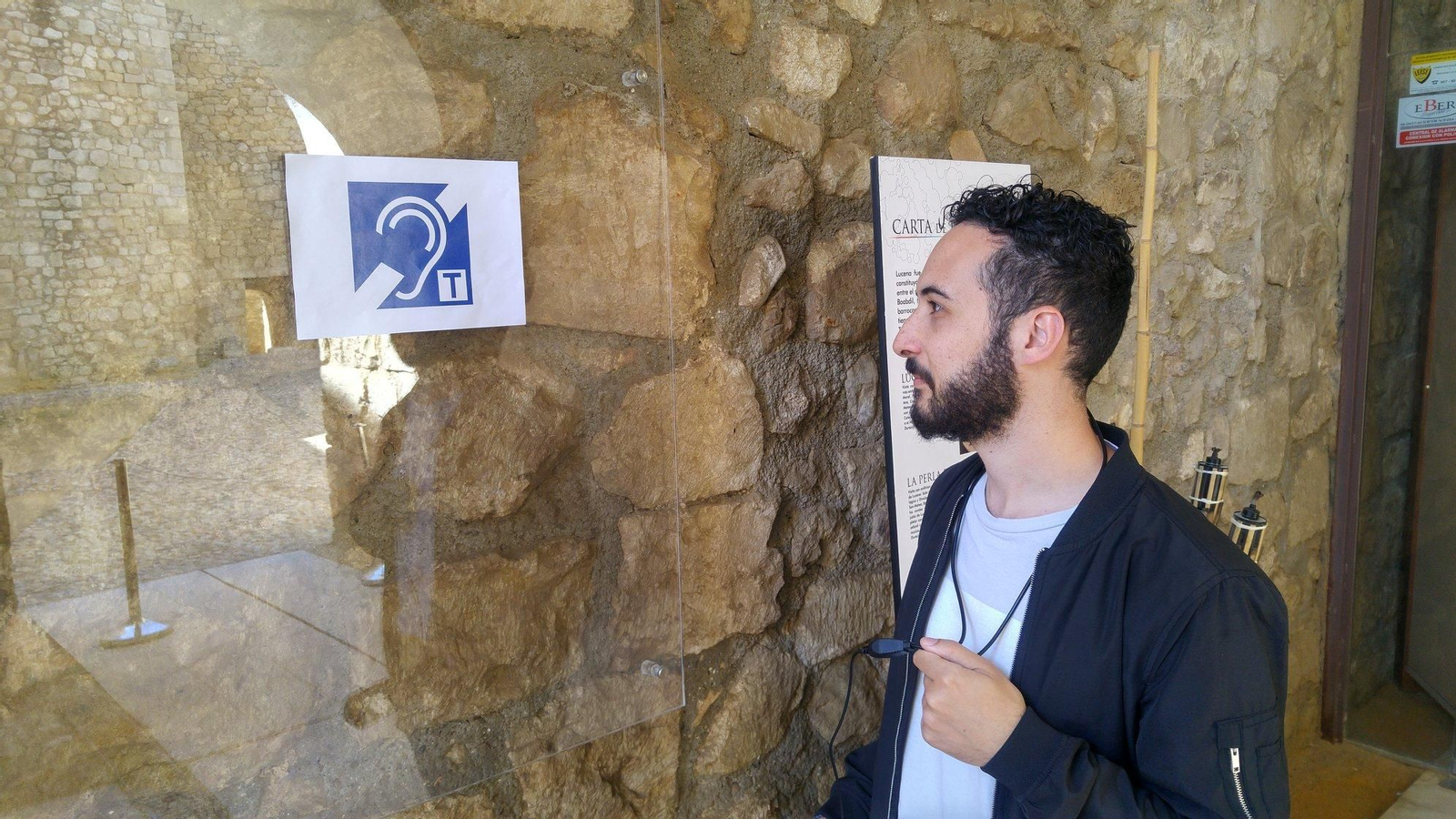 Alcalá la Real, tierra de frontera, se ubica al sur de la provincia de Jaén. Alcalá la Real, tierra de frontera, se ubica al sur de la provincia de Jaén.