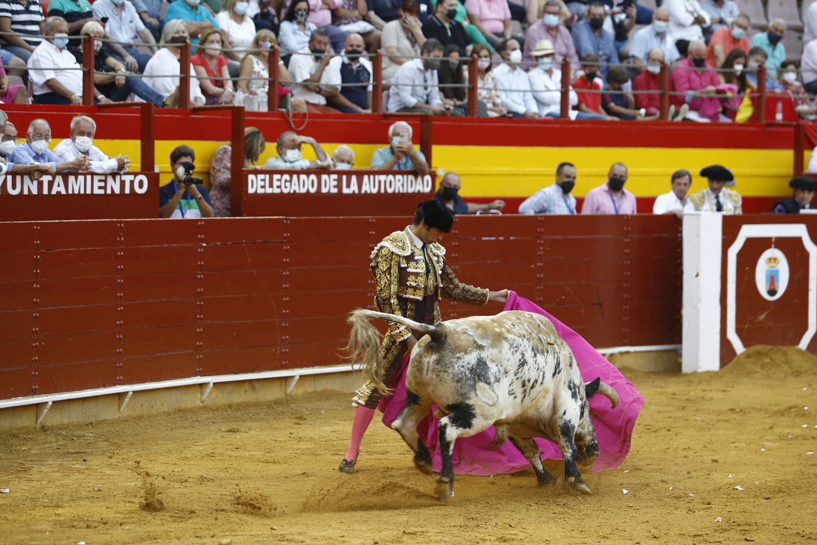 Fotogalería corrida de toros. Cayetano Rivera, Paco Ureña y Roca Rey. Roquetas de Mar.