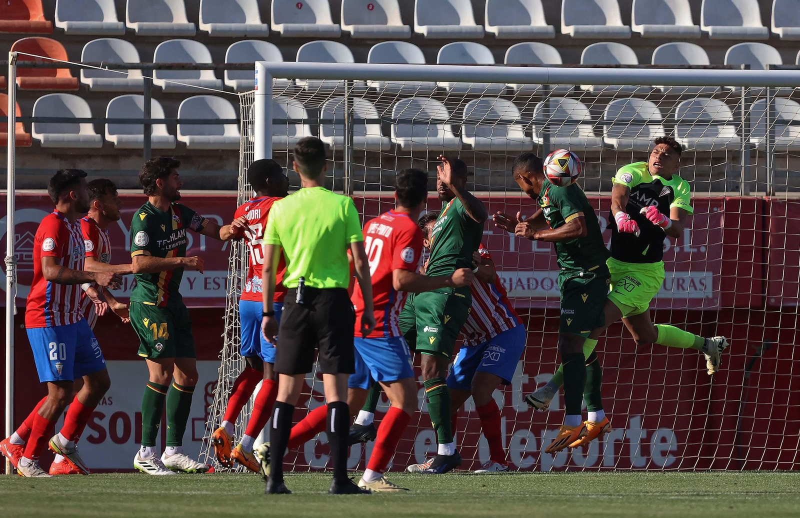 Las mejores fotos del Algeciras - Castellón de Primera RFEF