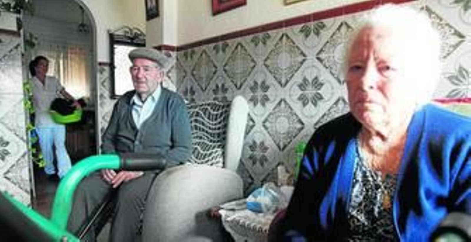 Bernardino Díaz y Carmen Marrufo, ayer en su vivienda de Isla Cristina.