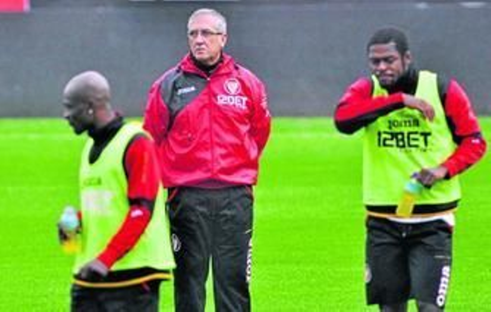 Zokora y Romaric, confirmados como la solución más plausible para la medular, recobran fuerzas ante el circunspecto Manzano.