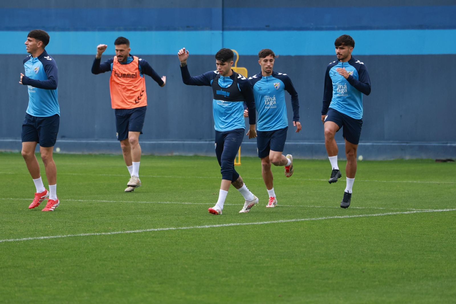Ramón Enríquez: El capitán reaparece en muletas y sonriente