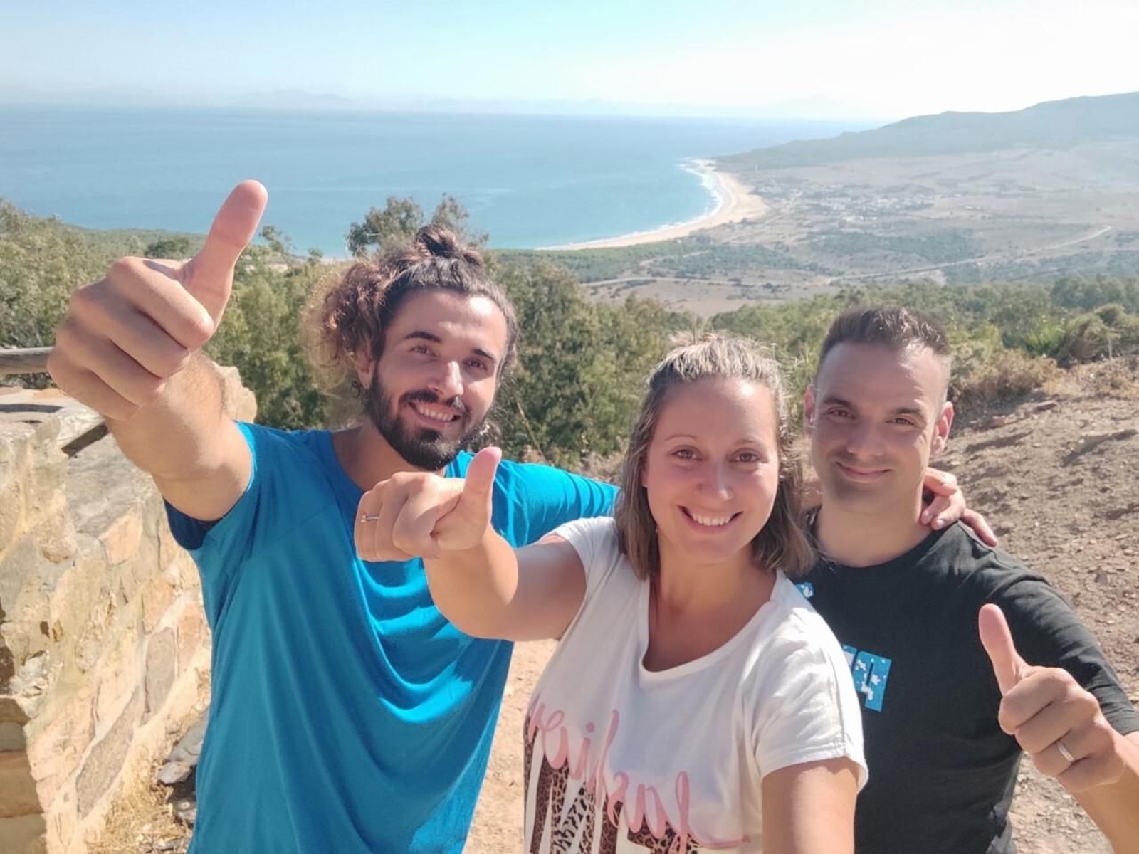 Los tres jerezanos que grabaron a la vaca 'Paquita' en Bolonia.