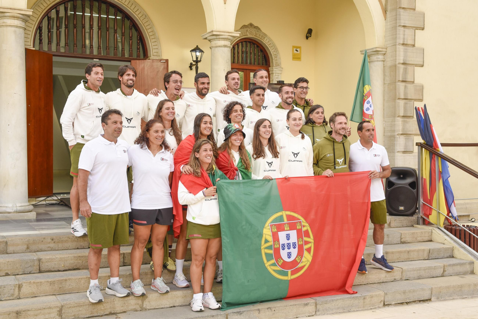 Las fotos del desfile de banderas de las selecciones participantes en el FIP Euro Pádel Cup de La Línea
