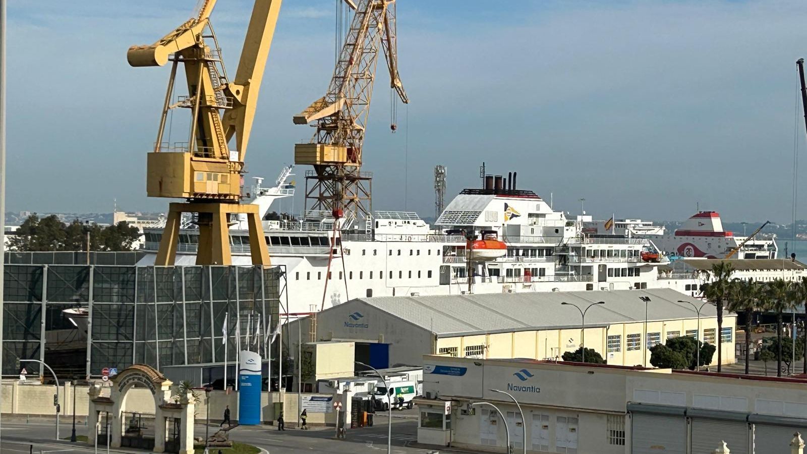 El Ciudad de Mahón, de Balearia, en el dique 2 de la factoría de reparaciones de Navantia Cádiz El Ciudad de Mahón, de Balearia, en el dique 2 de la factoría de reparaciones de Navantia Cádiz