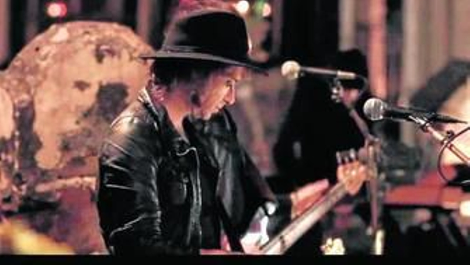 Imagen de una captura del videoclip de 'Los inmortales'.