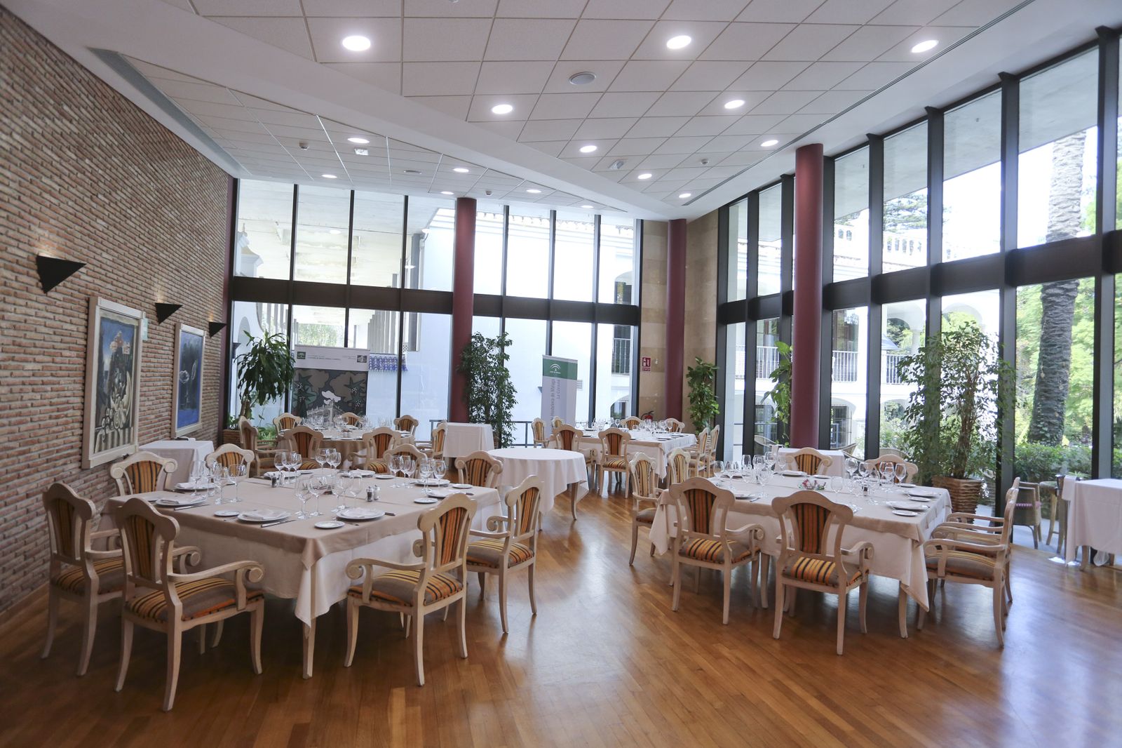 Fotos de alumnos en el restaurante de La Cónsula