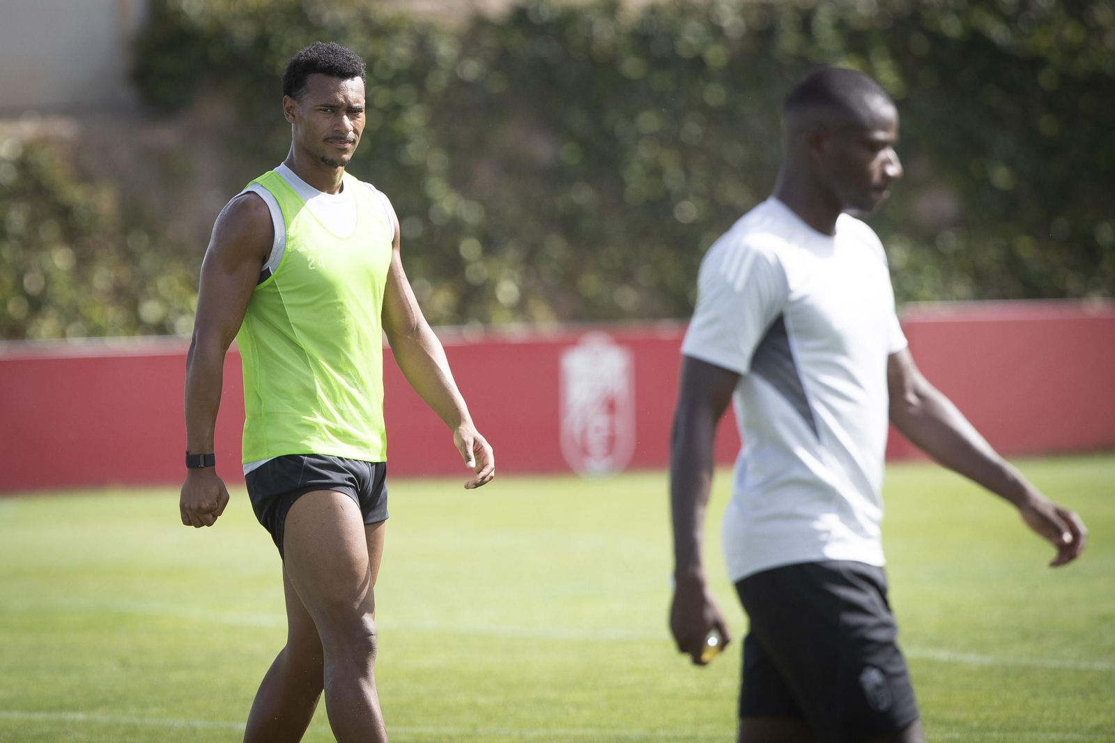 Loic Williams y Diallo en un entrenamiento del Granada