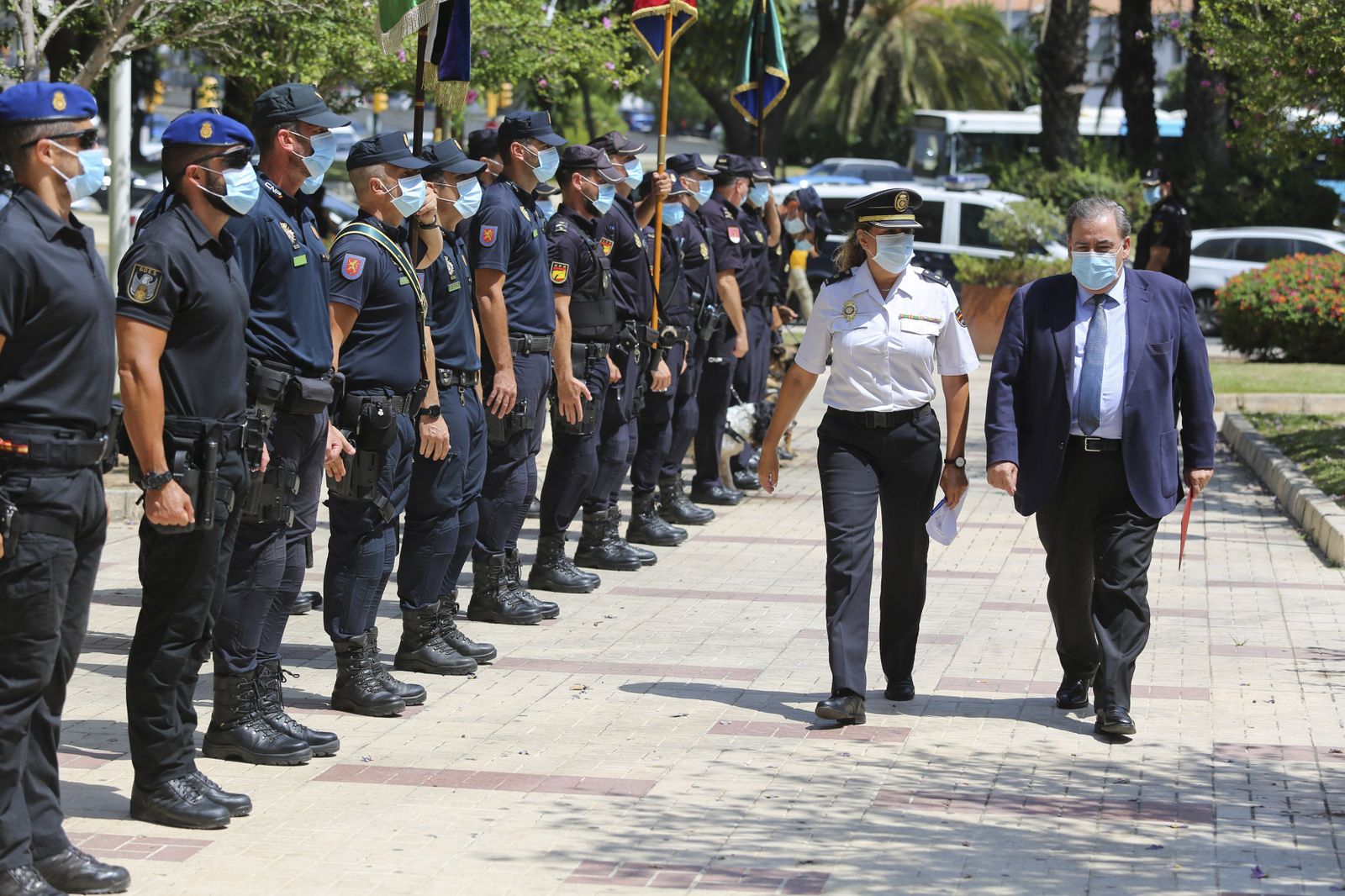 Fotos de la escultura que rinde homenaje a los policías fallecidos en Málaga