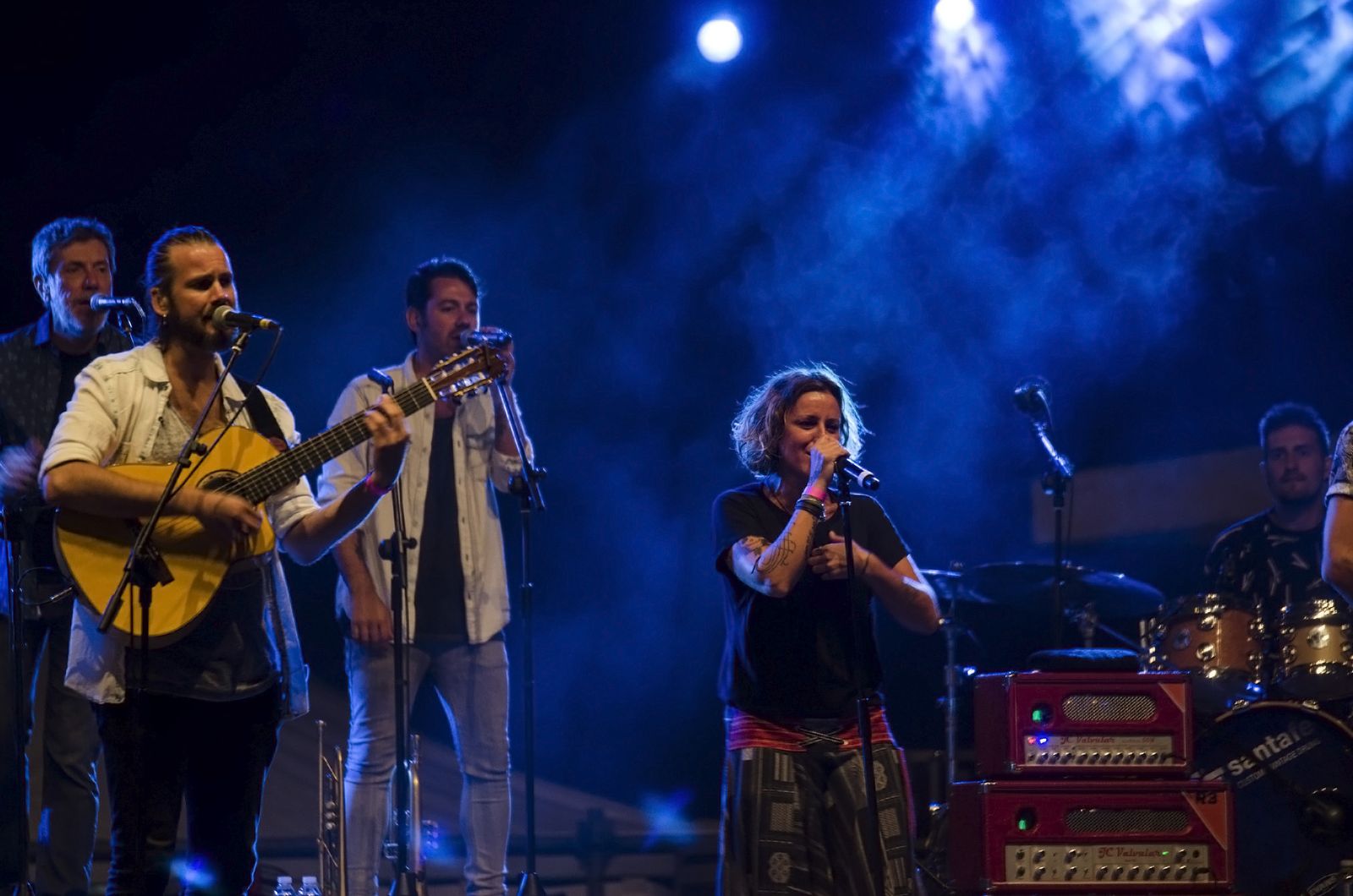 Lamari, una enamorada de Almería, durante el concierto ofrecido el viernes en Alamar.