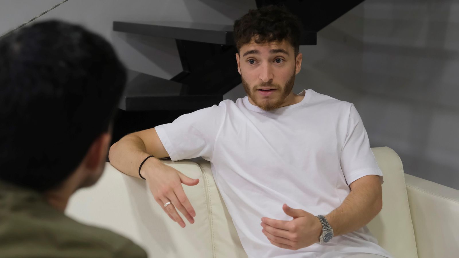 Un momento de la entrevista con Armando Shashoua.