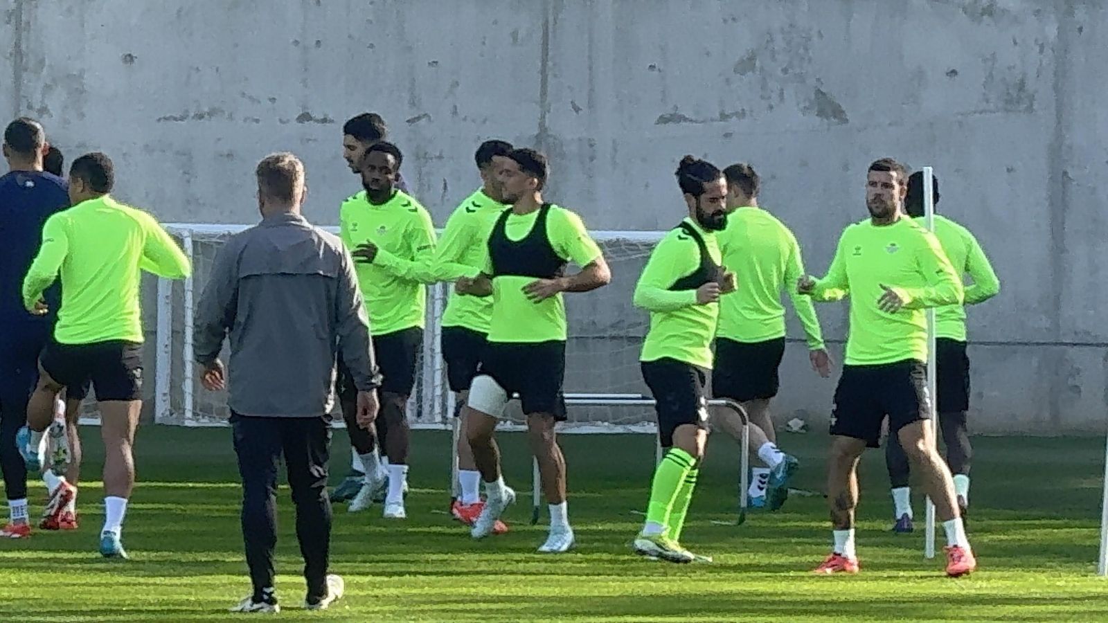 Fornals trabaja con el grupo tras la derrota en San Sebastián