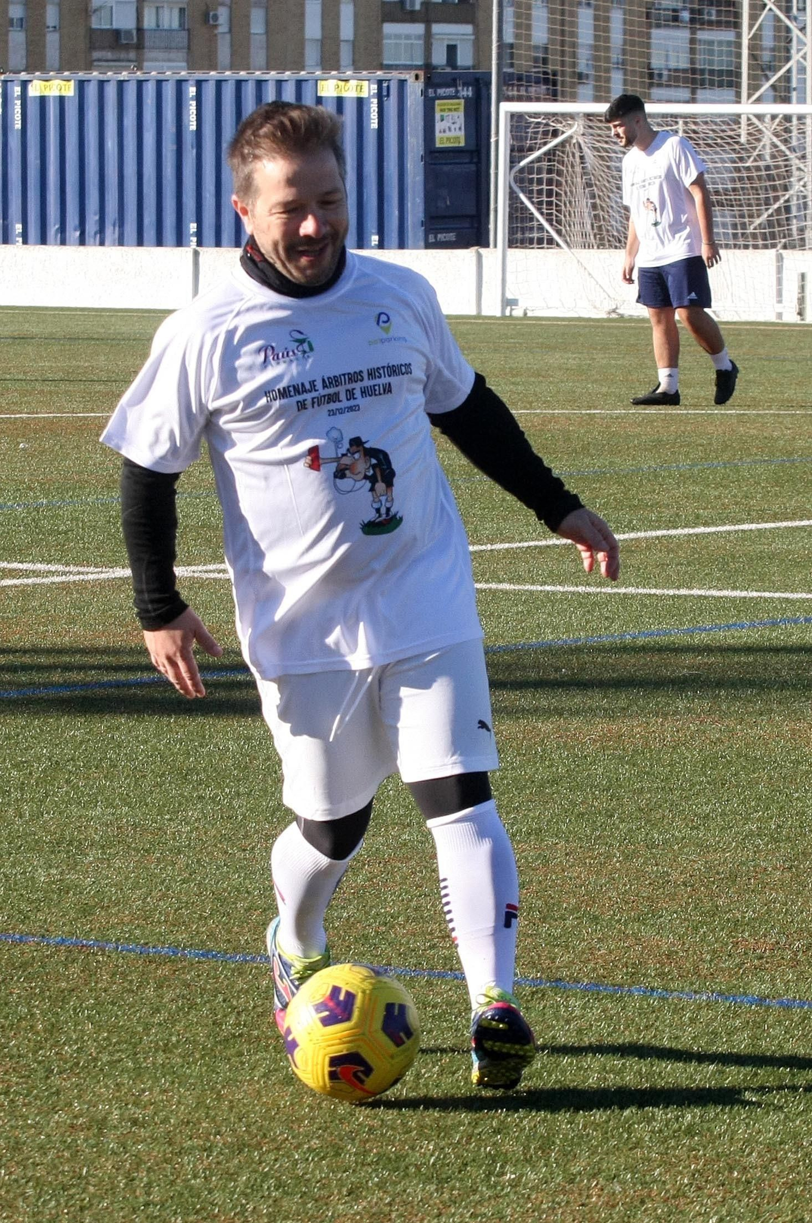 Imágenes del partido homenaje a los árbitros históricos de fútbol de Huelva