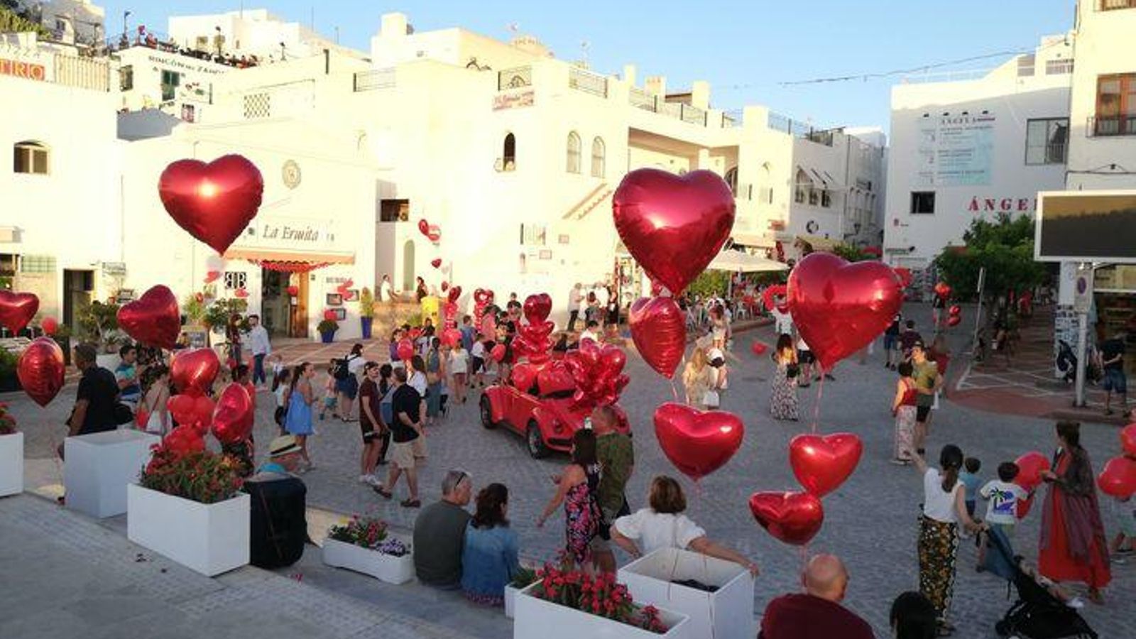 La Plaza Nueva se llenará de amor y corazones rojos