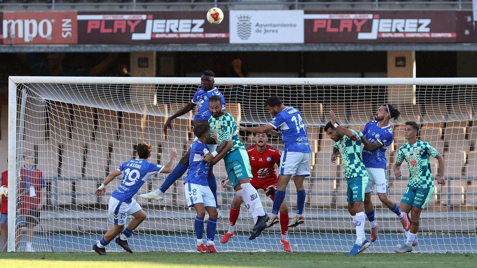 Imágenes del Xerez DFC contra el Yeclano Deportivo en Chapín