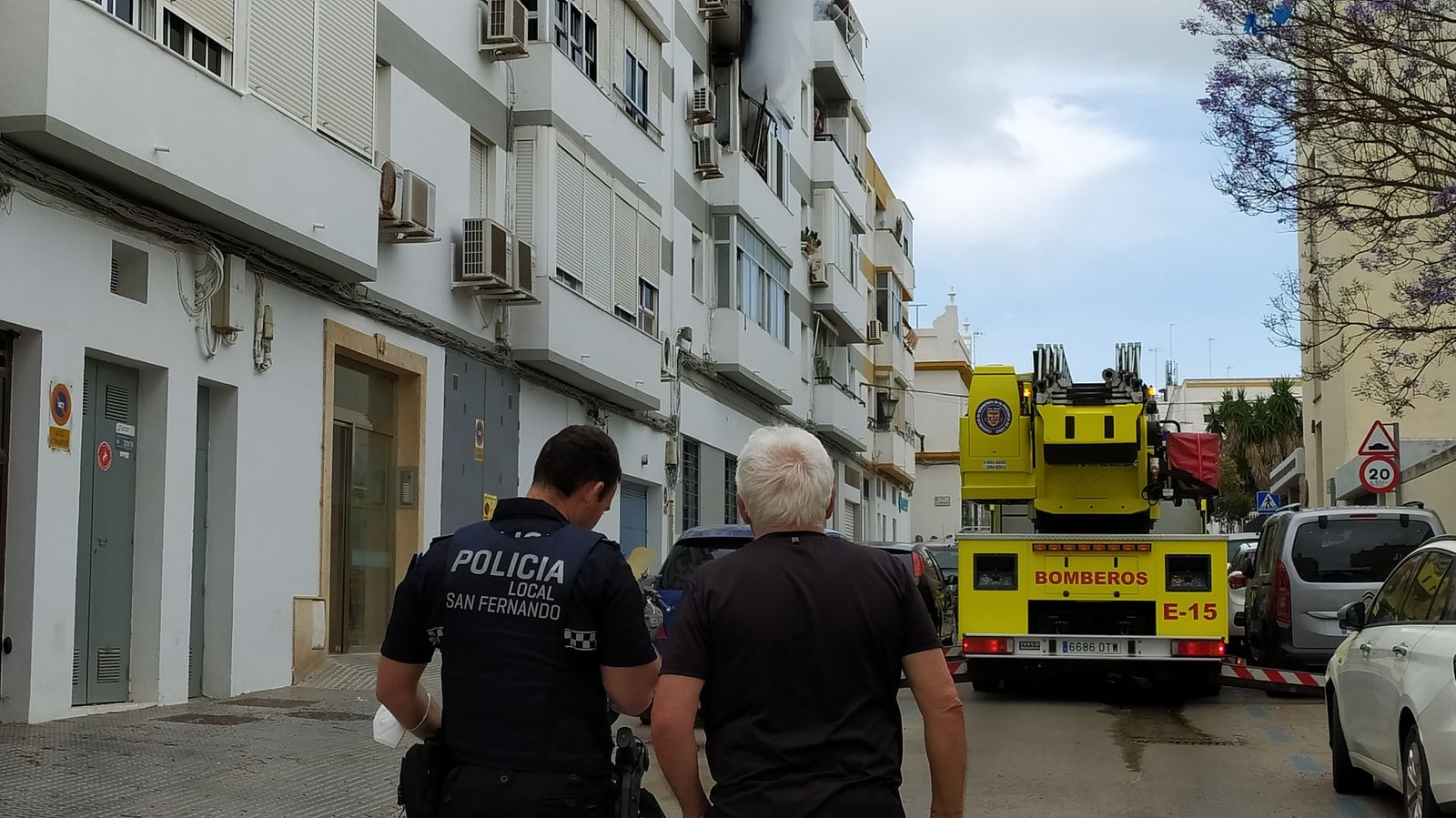Incendio en una vivienda de la calle Tomás del Valle.
