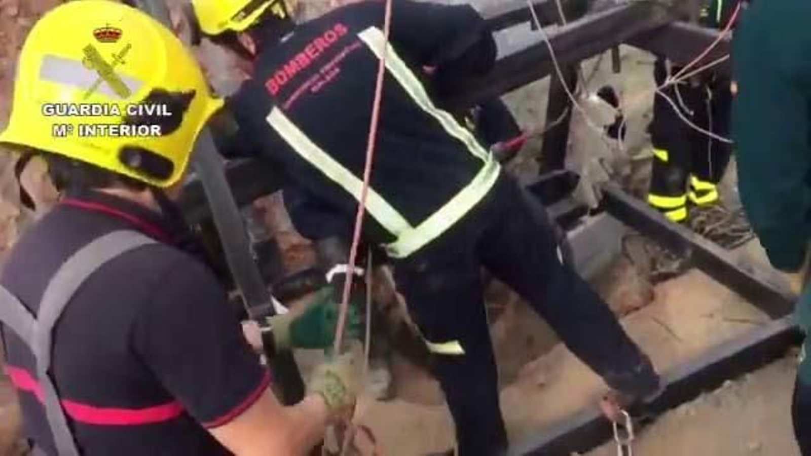 Imágenes de los trabajos en el pozo al que cayó Julen difundidas por la Guardia Civil este viernes
