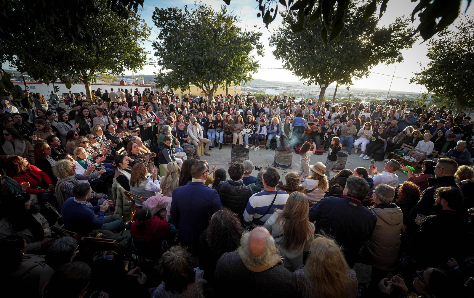 Imágenes del gran ambiente el primer día de zambombas en Jerez