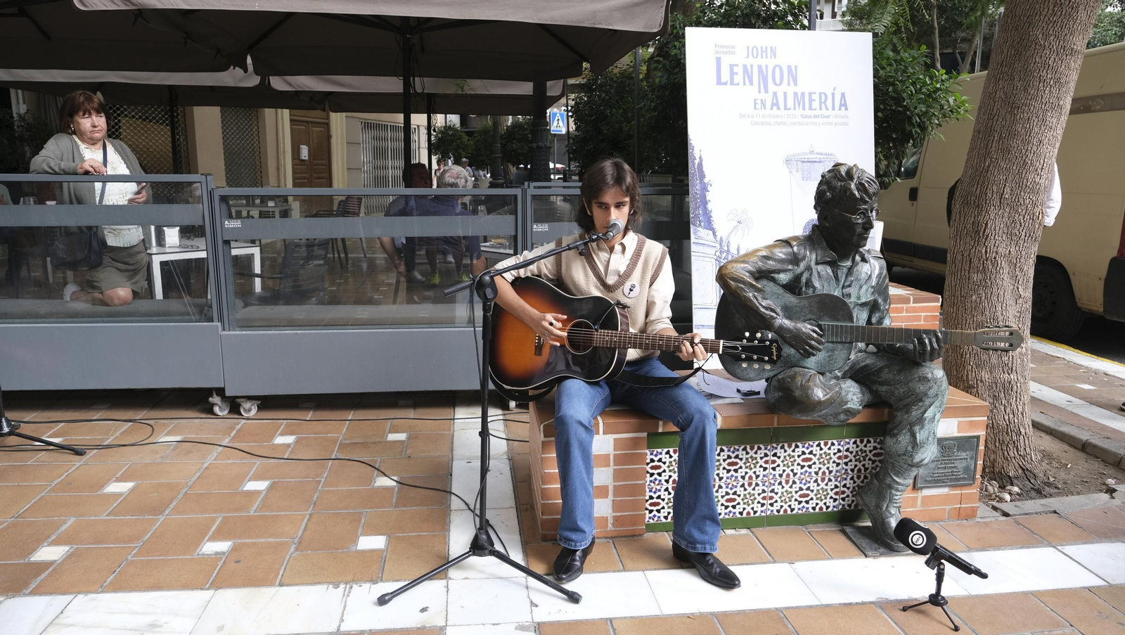 El 85 cumpleaños de John Lennon en Almería, en imágenes