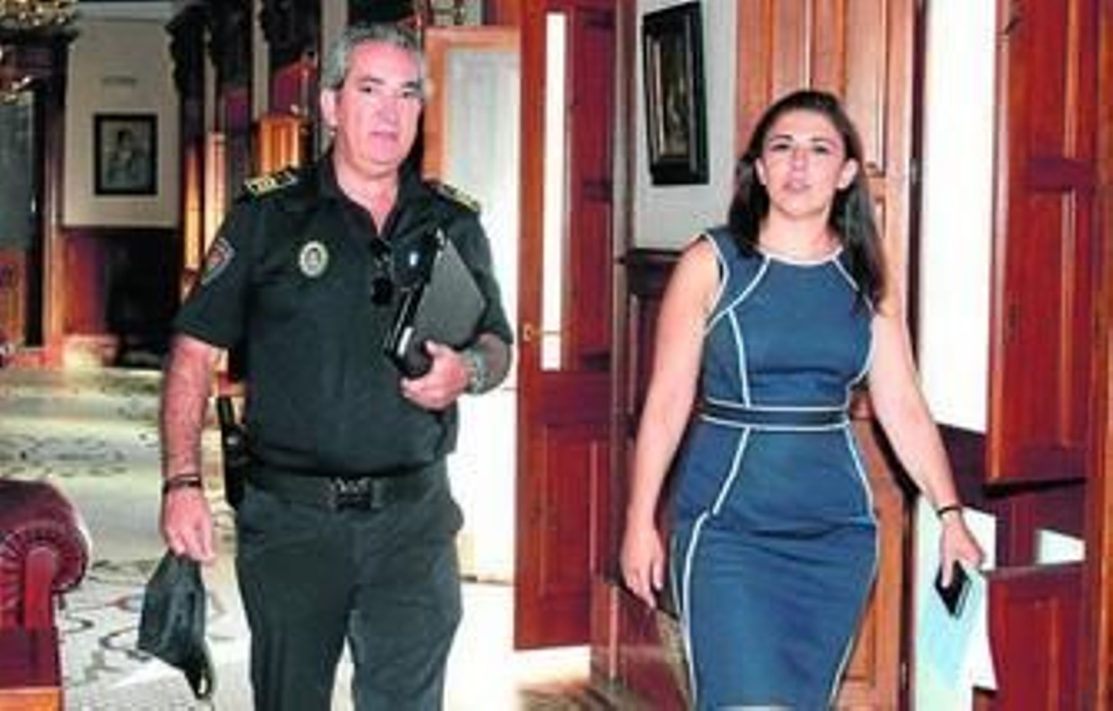 José Antonio Moreno y Raquel Ruz antes de dar una rueda de prensa en el Ayuntamiento.