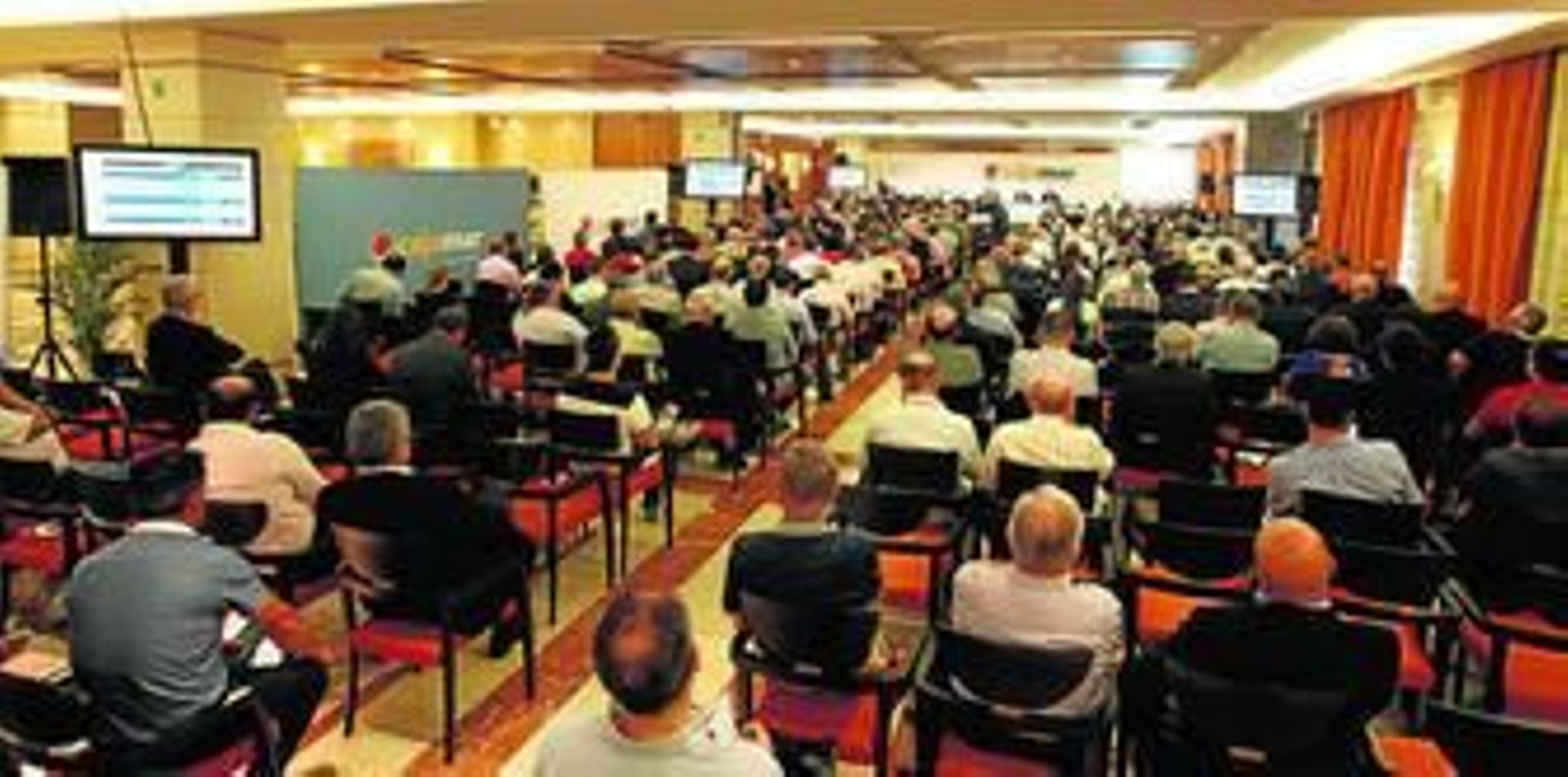 El Hotel Envía Almería Wellness & Golf, en Vícar, acogió la celebración de la Asamblea General Ordinaria de Cajamar Caja Rural, a la que asistieron más de 250 delegados.