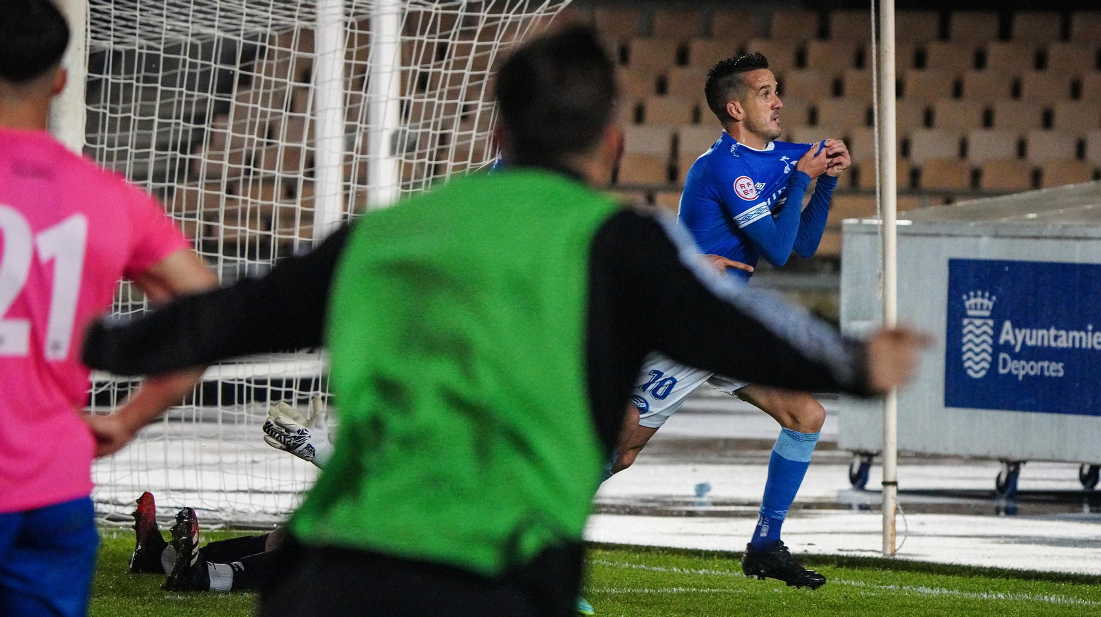 Victoria del Xerez DFC ante el Vélez Cf (2-0)