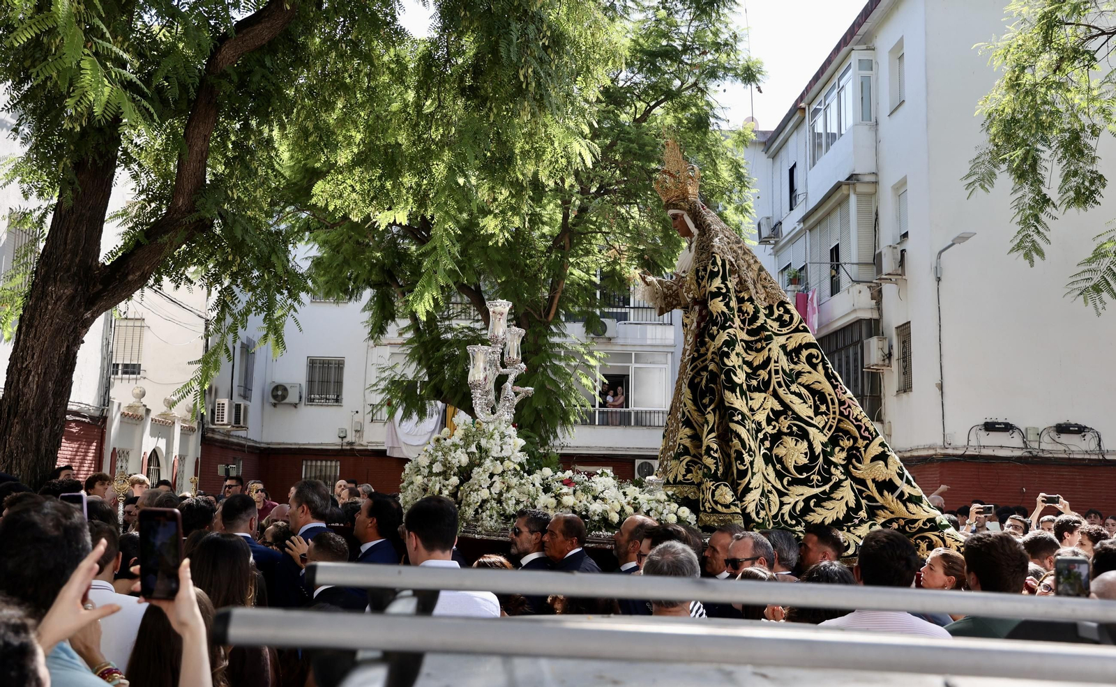 Fotos de la Misión de la Esperanza de Triana: del Tiro de Línea a las Letanías