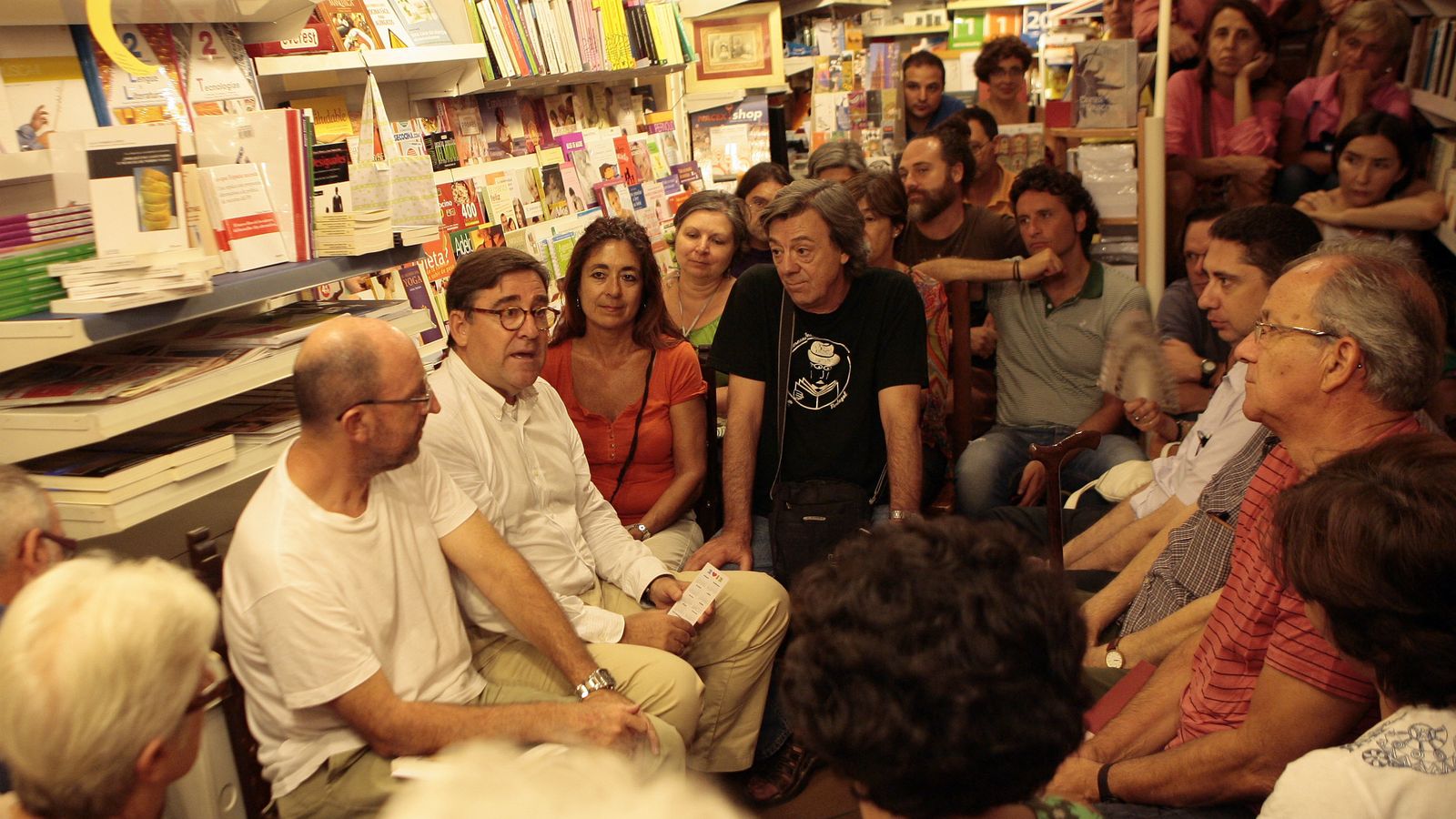 Tertulia literaria en El Gusanito Lector.