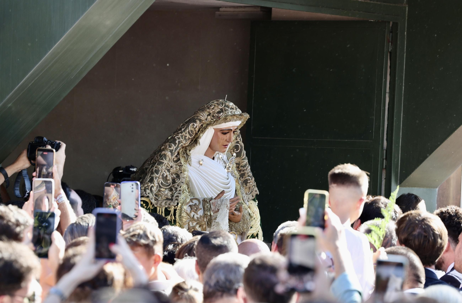 Fotos de la Misión de la Esperanza de Triana: del Tiro de Línea a las Letanías