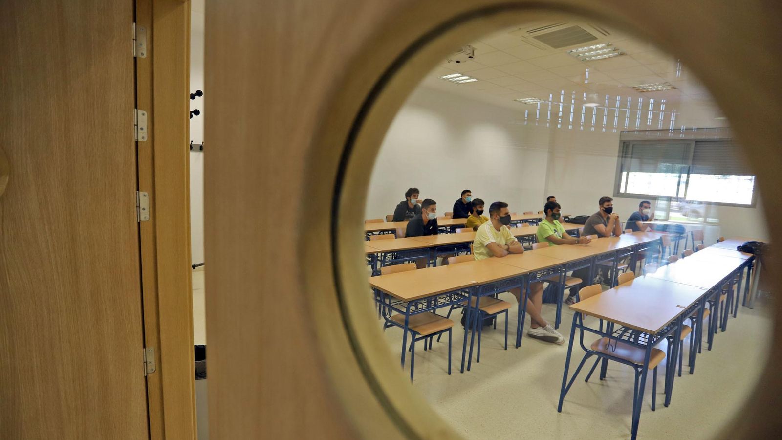 Algunos de los universitarios que comenzaron ayer sus clases. Algunos de los universitarios que comenzaron ayer sus clases.