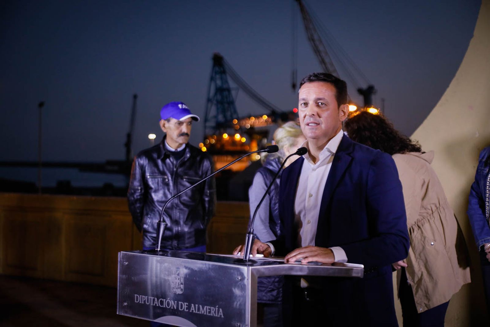 Imágenes del monolito en homenaje a las víctimas de violencia de género