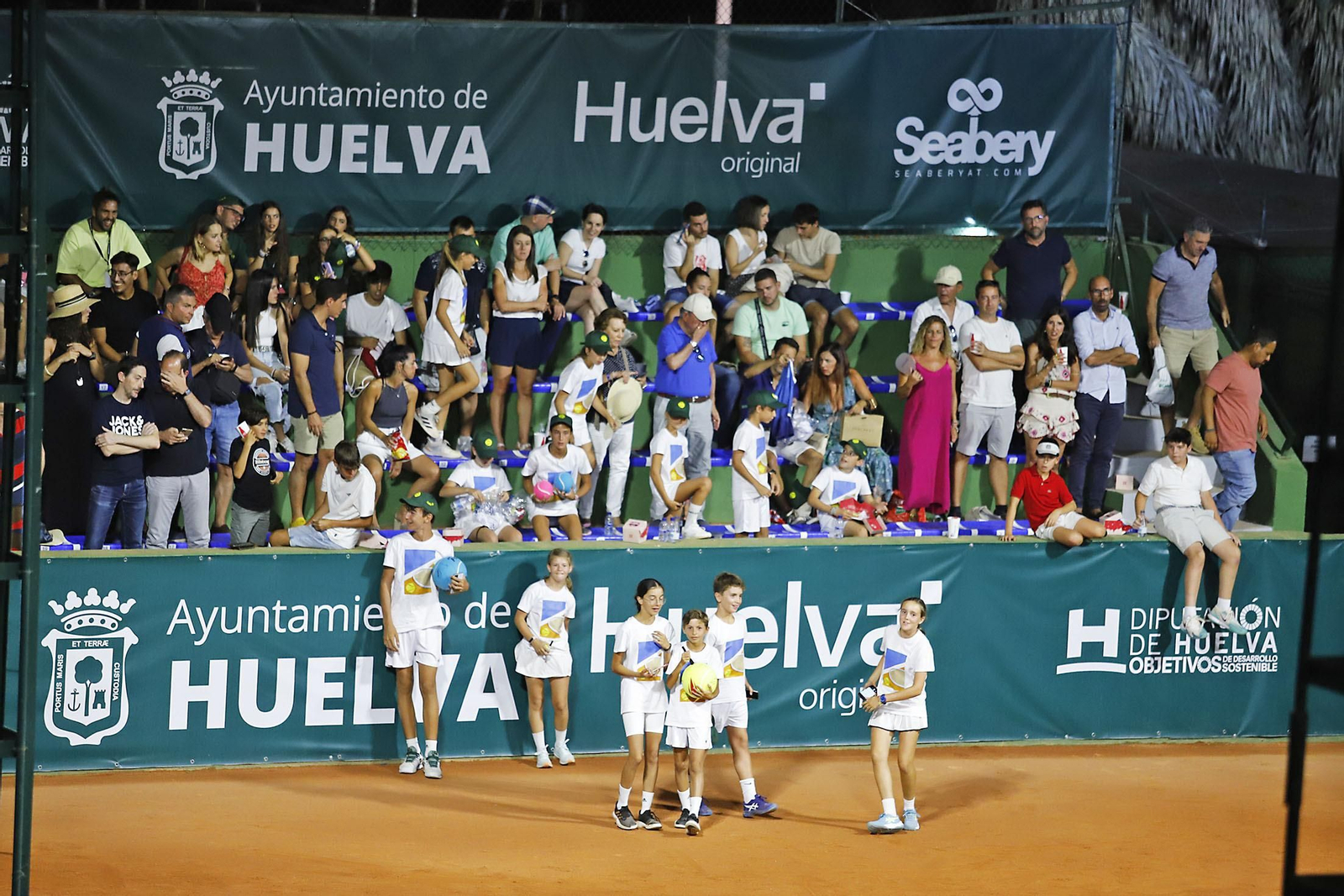 Imágenes del ambiente en la final femenina de la Copa del Rey de tenis de Huelva