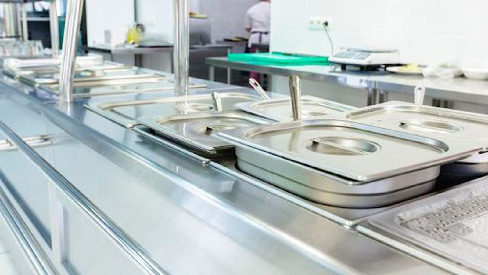 Equipa tu negocio este verano con mobiliario de acero inoxidable