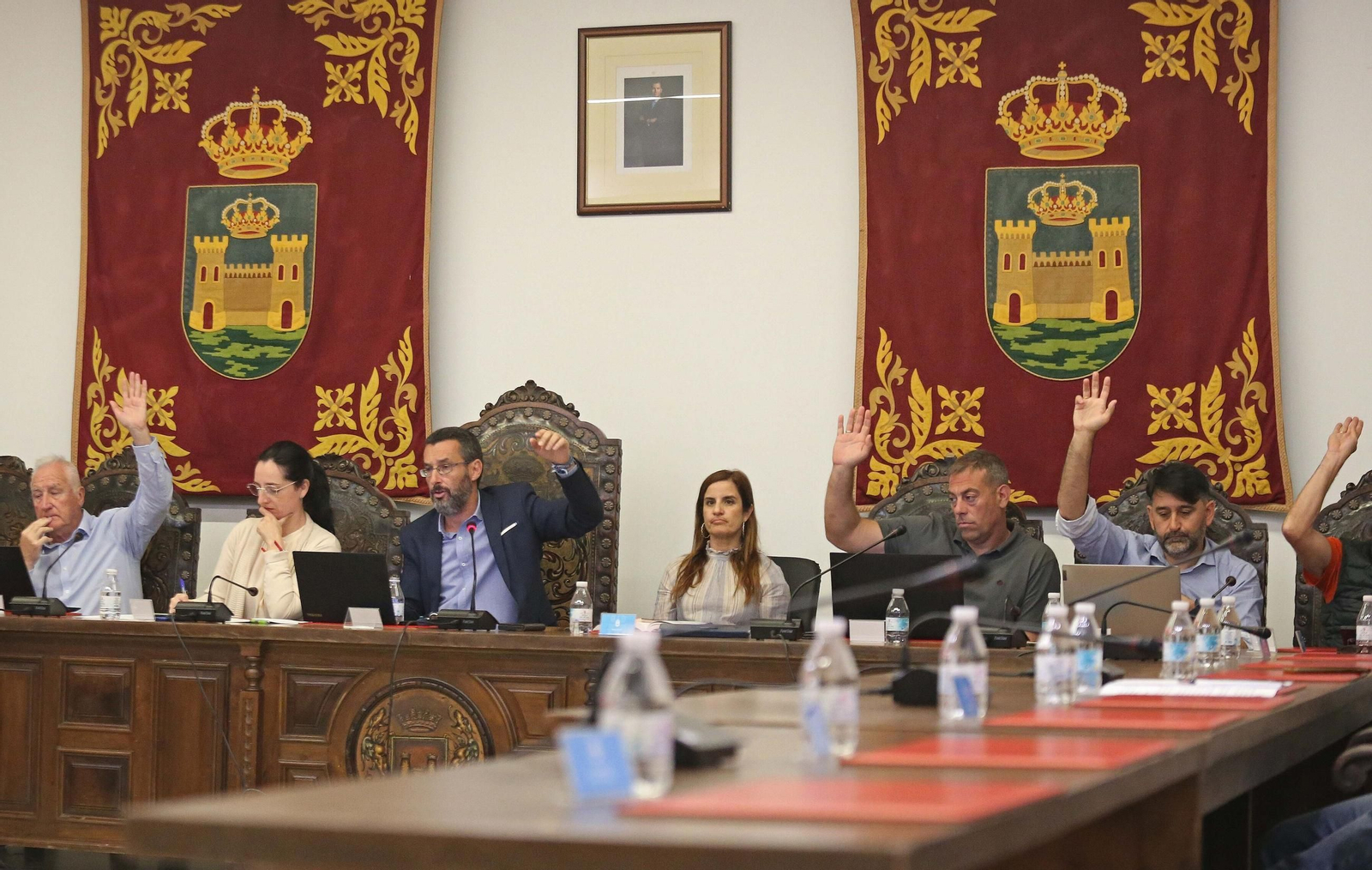 Una sesión plenaria en el Ayuntamiento de La Línea.