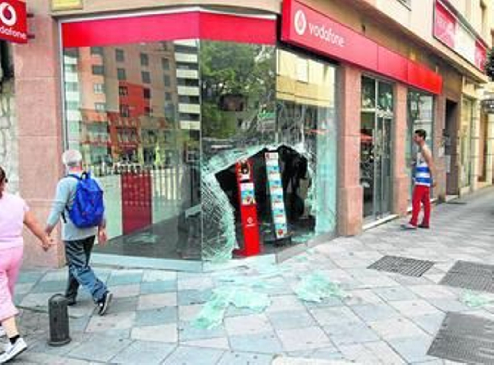 Los daños que causó en el establecimiento el alunizaje de la pasada madrugada. Los daños que causó en el establecimiento el alunizaje de la pasada madrugada.