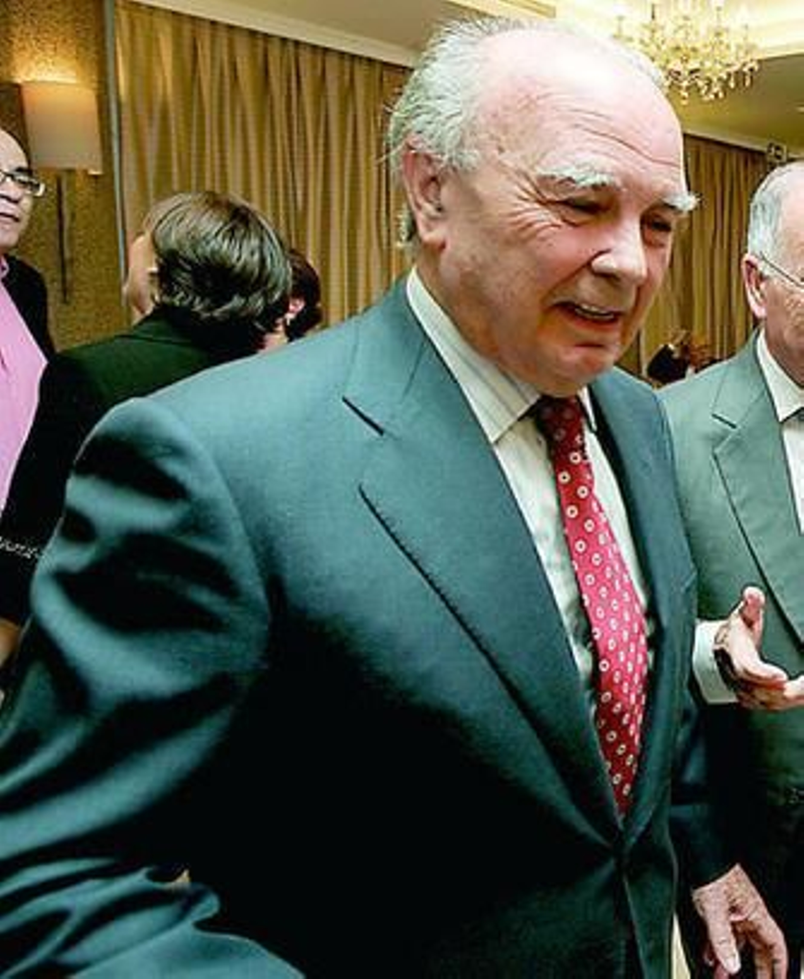 Juan José Moreno Alarcón, con Sagrario Alarcón y Mª Isabel Mijares, presentó Bodegas Calar.