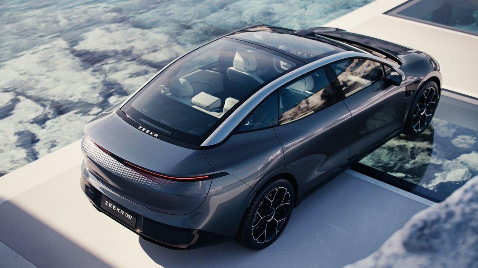 Por ahora no se conocen los datos de las baterías utilizadas en esta berlina que se aproxima a los cinco metros de largo.