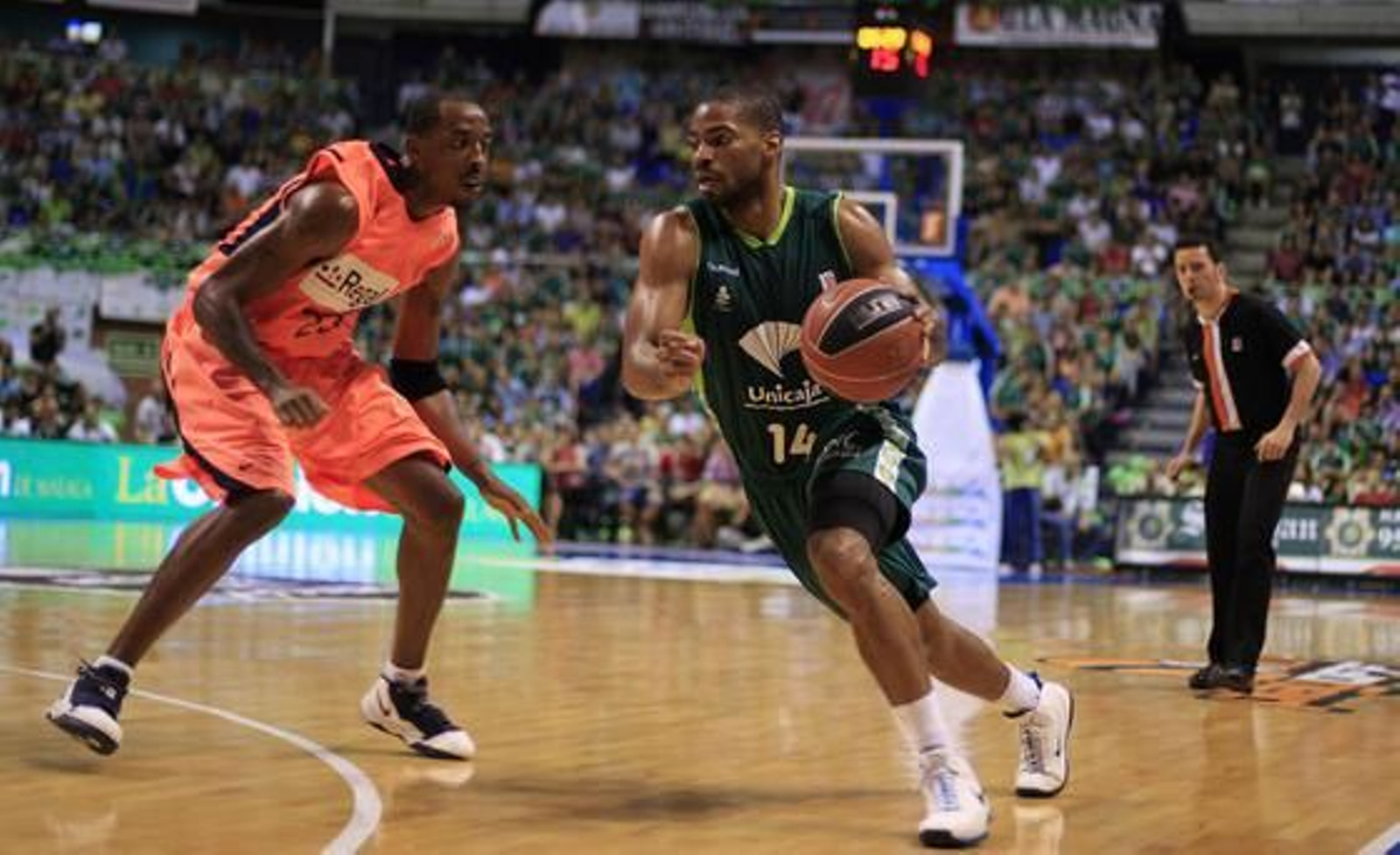 Unicaja cae eliminado de los play-off de la ACB en semifinales ante el Barcelona. / Sergio Camacho