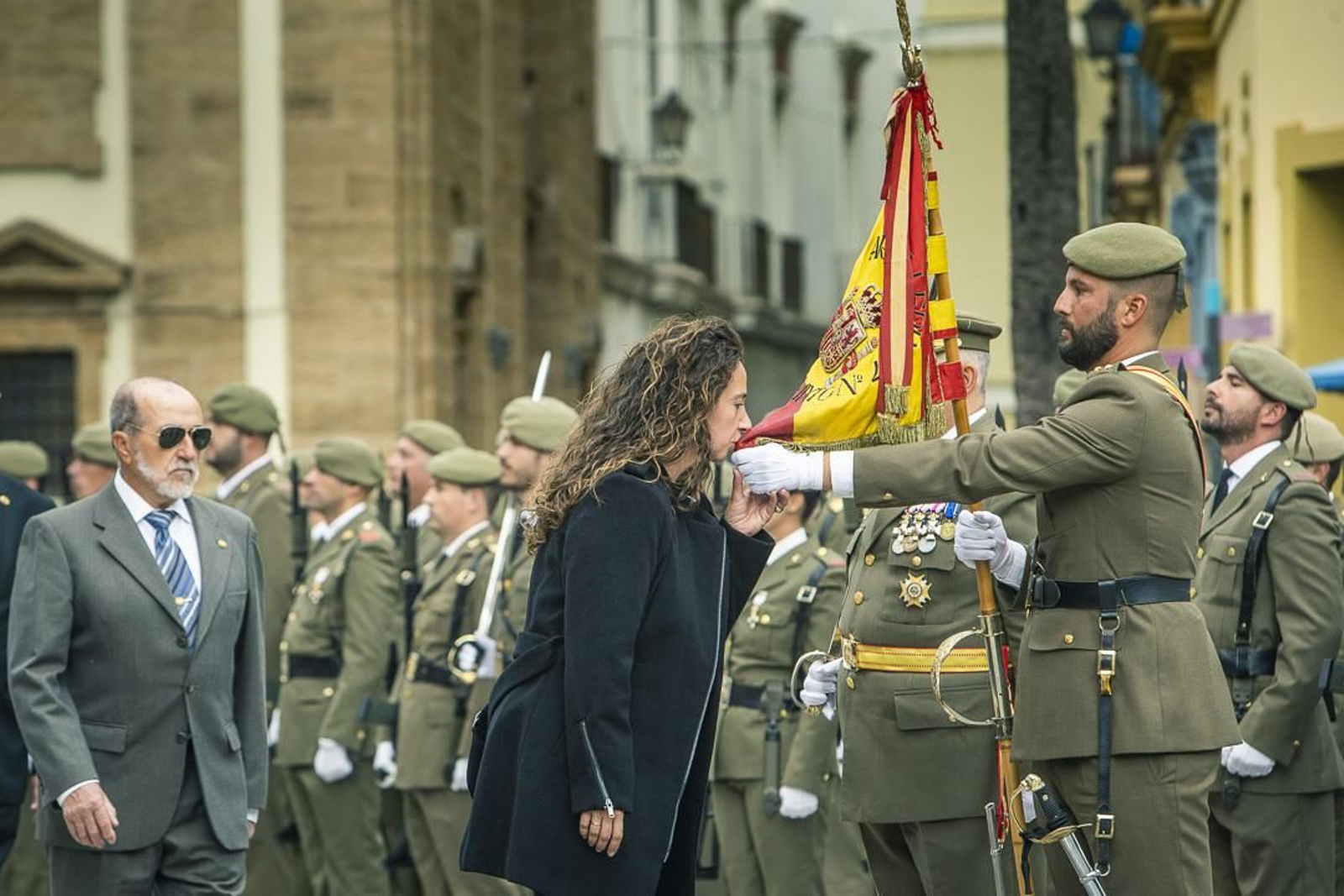 150 años de la llegada a Cádiz del Regimiento de Artillería. Jura de Bandera civil.