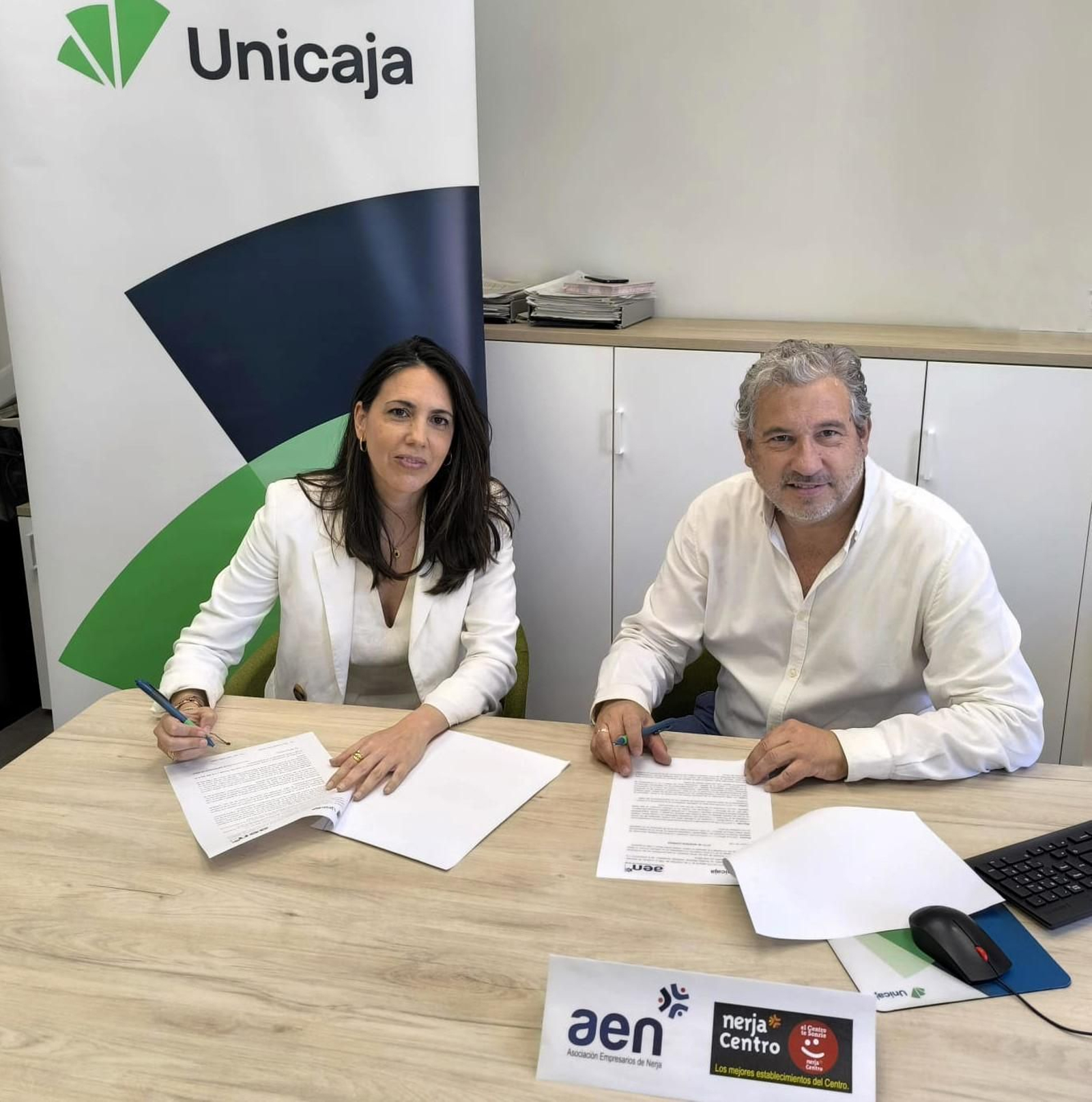 Marisol Pérez Gavilán y Juan Carlos Pinilla Collado, en la firma del acuerdo. Marisol Pérez Gavilán y Juan Carlos Pinilla Collado, en la firma del acuerdo.