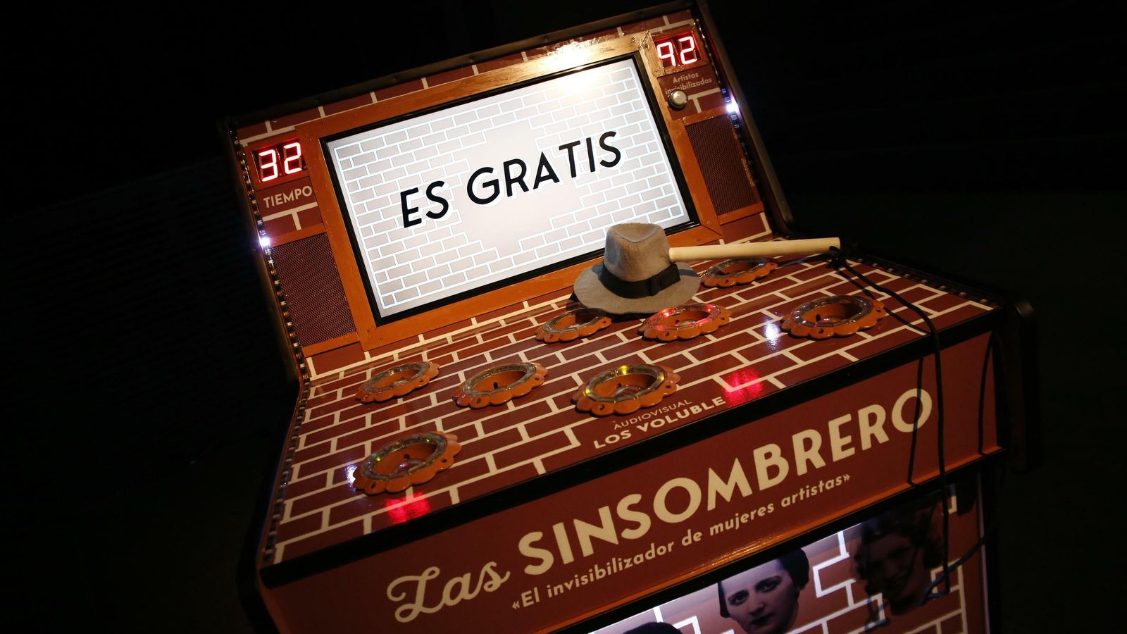La máquina dedica a las Sin Sombrero.