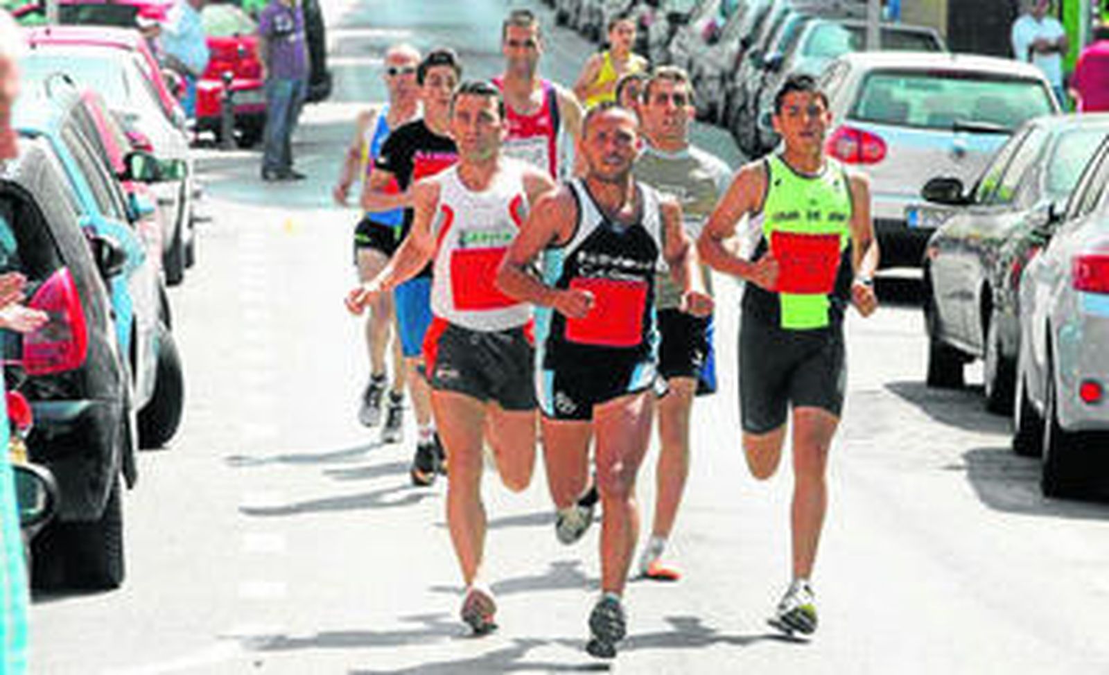 Un momento de la prueba senior de la carrera algecireña.