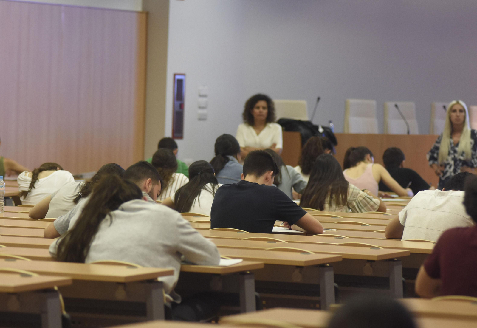 Alumnos durante las pruebas de acceso a la Universidad en Córdoba.