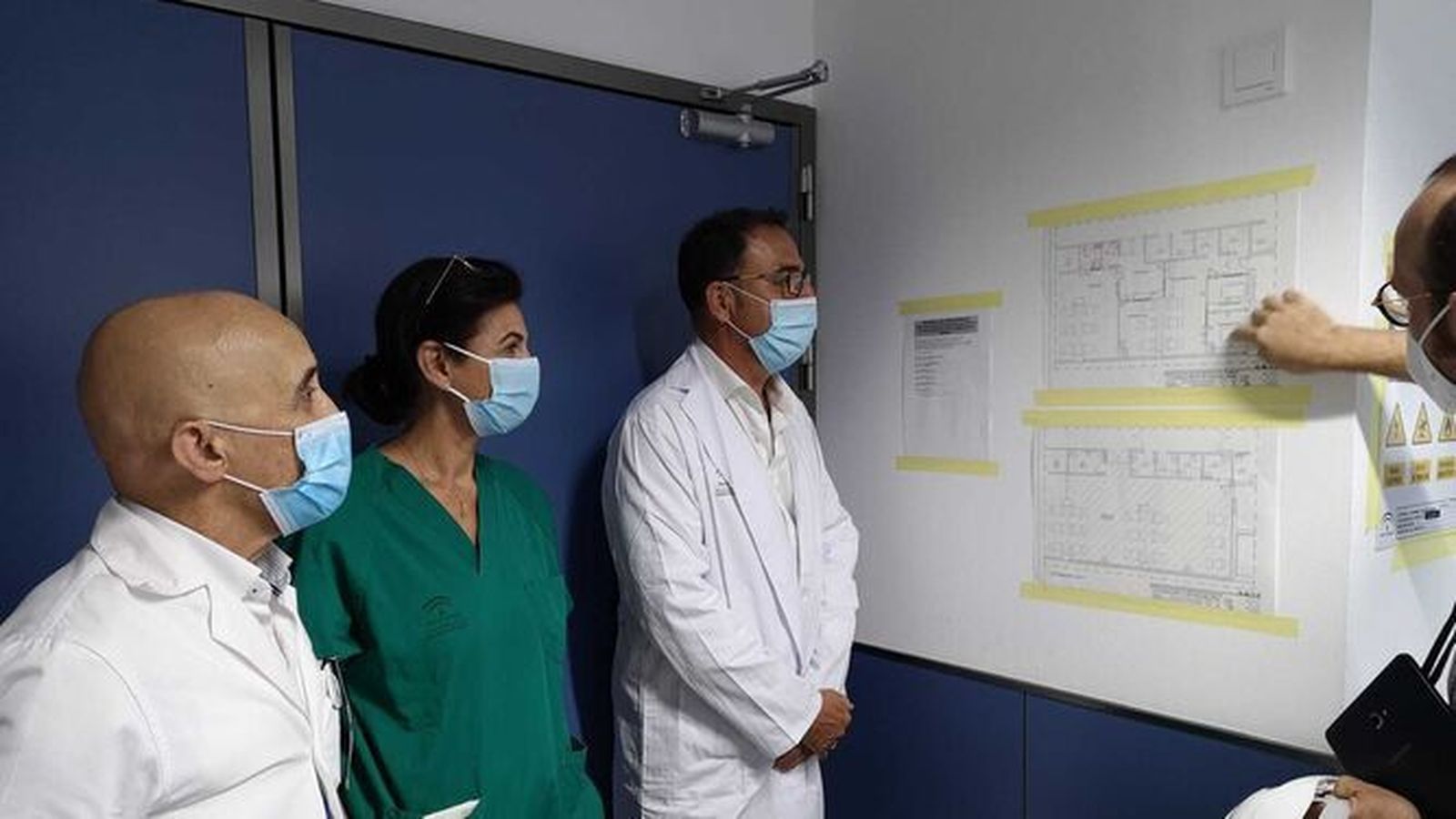 Francisco Vázquez en primer plano junto a otros responsables de Salud.