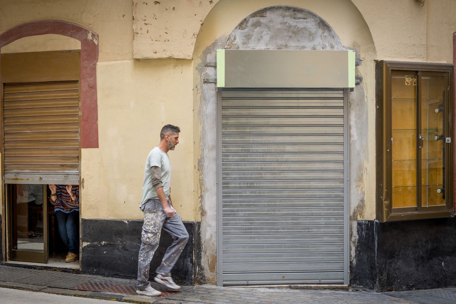 El local cerrado de Calzados San Miguel en la confluencia con Gaspar del Pino.