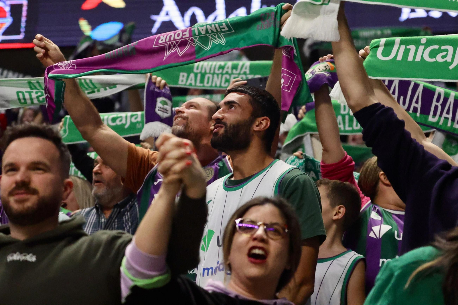 Búscate en las gradas del Carpena durante el Unicaja-Valencia Basket